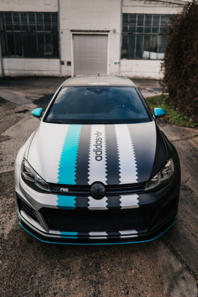 Golf 7 R mit universal Kennzeichenhalter KLIK von LVL7EVEN