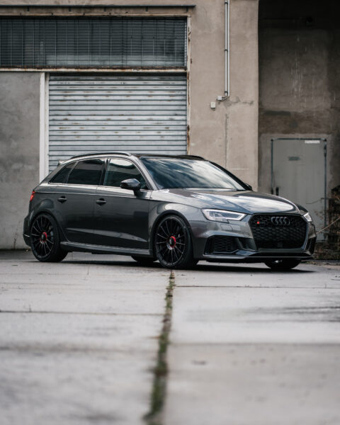 Audi RS3 mit Universal Kennzeichenhalter Klik von LVL7EVEN
