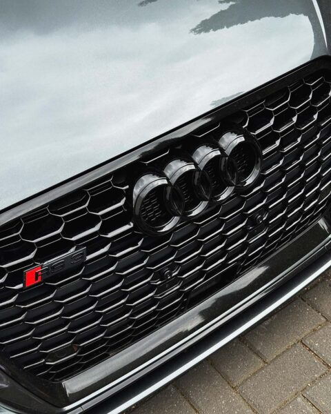 Audi RS3 8V mit Universal Kennzeichenhalter Klik von LVL7EVEN