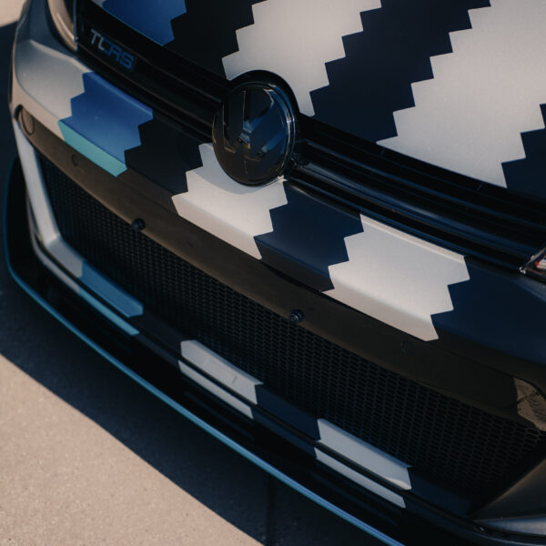 Golf 7 R mit Universal Kennzeichenhalter Klik von LVL7EVEN