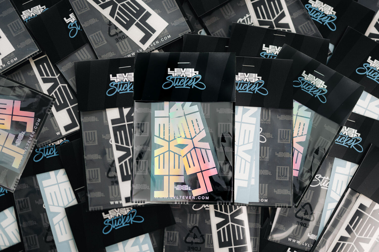 LVL7EVEN Sticker in schwarz, oil slick und weiß